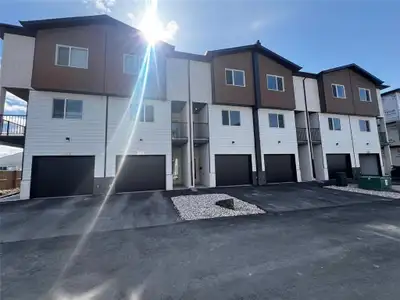 3A//Winnipeg/Builder offer, taxes are not assessed, GST is included in purchase price & rebate goes...