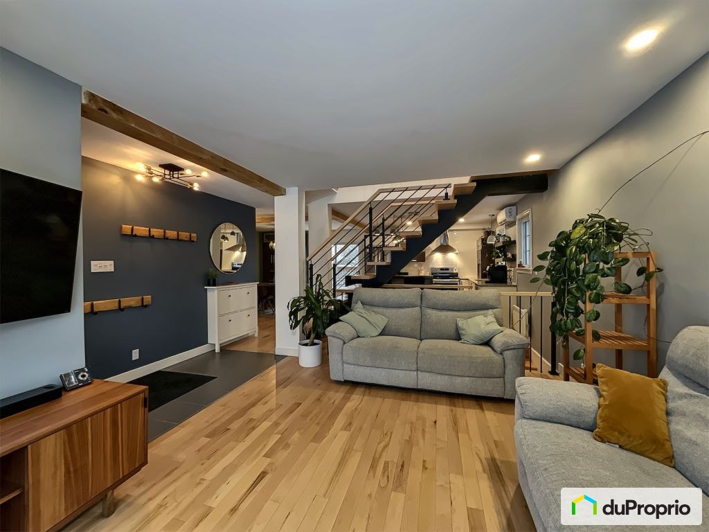 $684,900 - 2 Storey for sale in Sherbrooke (Jacques-Cartier) — photo 2