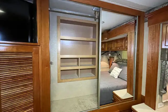 2006 Newmar Dutch Star 4028 – Pre-Owned Class A Motorhome. in RVs & Motorhomes in Red Deer - Image 42