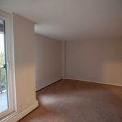 64 Roehampton Ave.  - Bright and spacious 2 Bedroom Apt. in Long Term Rentals in St. Catharines - Image 4