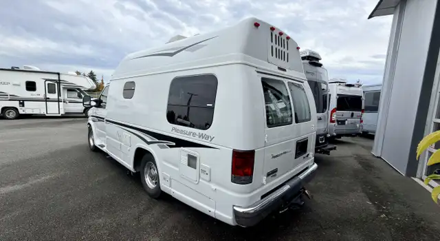 2010 PLEASURE-WAY Excel TS in RVs & Motorhomes in Victoria - Image 2