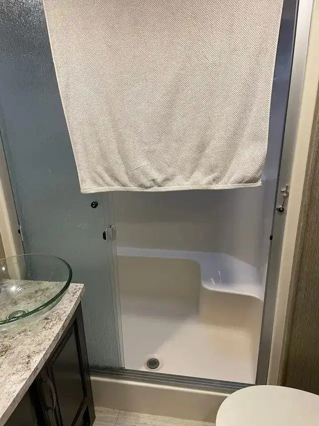 2018 GRAND DESIGN MOMENTUM 376TH (FINANCING AVAILABLE) in Travel Trailers & Campers in Strathcona County - Image 11