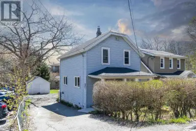 Welcome to 13 McFatridge Rd, a lovely property conveniently located close to shopping, amenities, an...
