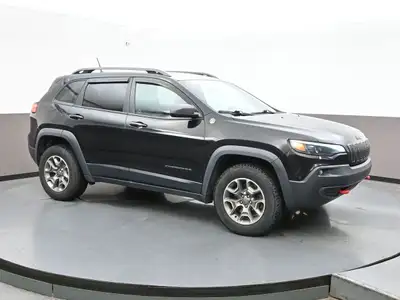 Built to handle anything Canada throws its way, the 2020 Cherokee Trailhawk delivers true off-road p...
