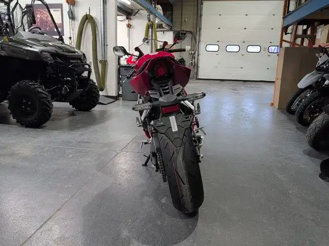 2025 Honda CBR650R in Street, Cruisers & Choppers in Calgary - Image 11