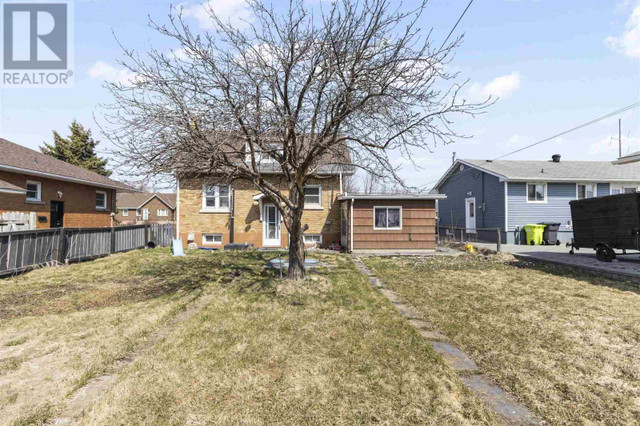 329 Devon RD Sault Ste. Marie, Ontario in Houses for Sale in Sault Ste. Marie - Image 2