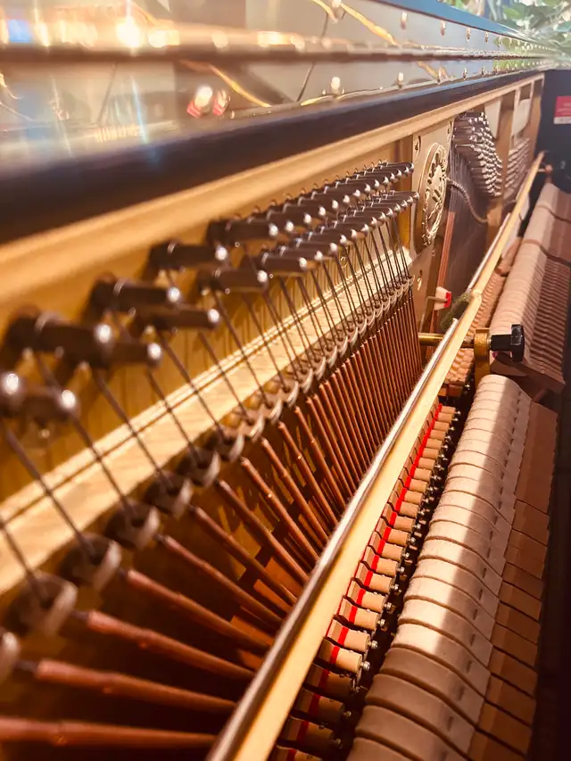 PIANO YAMAHA UX10 (1989) in Pianos & Keyboards in City of Montréal - Image 4