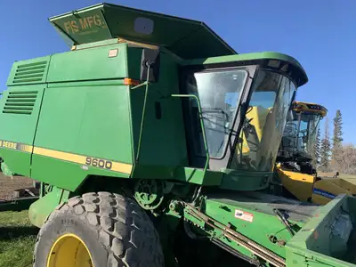 USED 1993 JOHN DEERE 9600 COMBINE Unit located at our Dauphin location Comes with 914 Pickup Header...