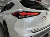 Go ahead and explore more with our used 2020 Toyota Highlander Limited AWD that's a versatile ride w... (image 9)