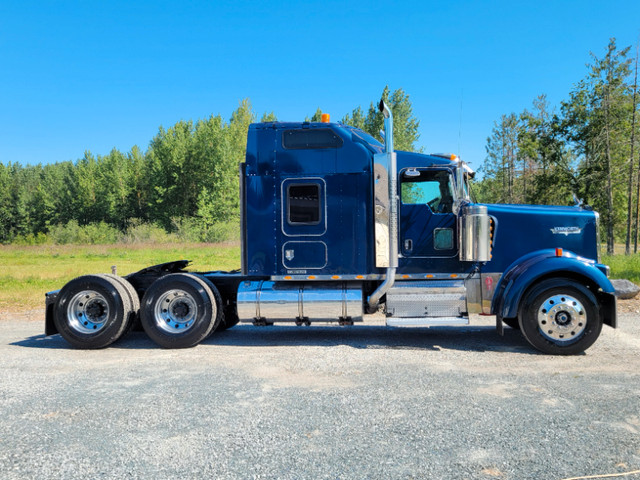 2004 Kenworth W900 HEAVY SPEC Tractor - WOW RUNS & LOOKS AWESOME in Heavy Trucks in Delta/Surrey/Langley - Image 2
