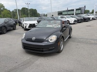 La Volkswagen Beetle 2016 est une voiture compacte emblématique qui allie le style légendaire de la... (image 4)