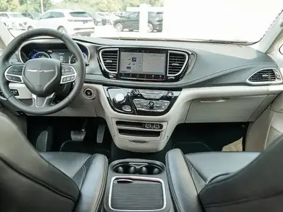 2024 Chrysler Pacifica Touring-L | 4 New Tires | Lane Departure, View more