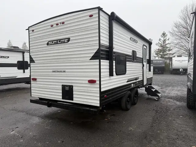2026 Sunset Park RV Sunlite Limited 21DB in Travel Trailers & Campers in Longueuil / South Shore - Image 3