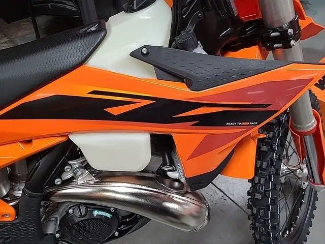 2025 KTM XC 250 in Dirt Bikes & Motocross in Calgary - Image 5