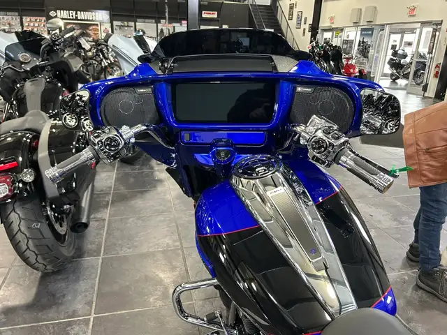 2025 Harley-Davidson CVO Street Glide in Street, Cruisers & Choppers in Sudbury - Image 10