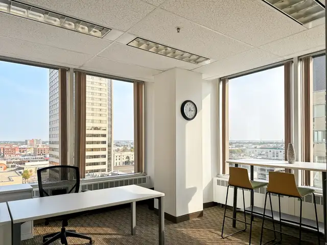 Office space for rent for 4 persons in Royal Bank Building in Commercial & Office Space for Rent in Regina - Image 17