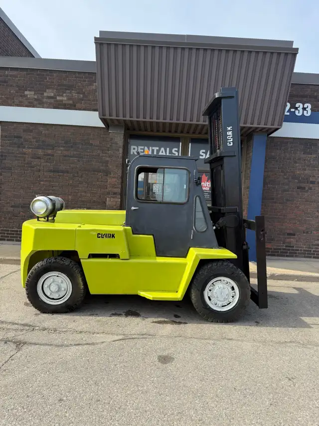 Clark Outdoor Forklift LPG 13000 lbs, refurbished.FORKS INCLUDED in Heavy Equipment in Mississauga / Peel Region - Image 2