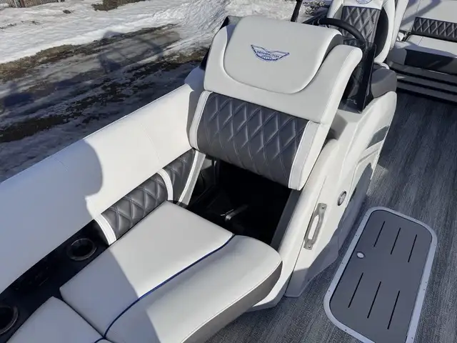 2025 Bennington 23LXSSBSE in Powerboats & Motorboats in St. Albert - Image 11