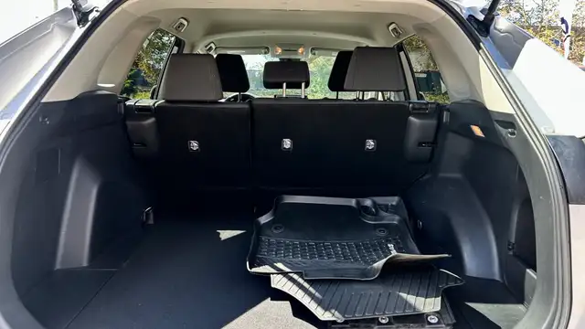 2021 Toyota RAV4 LE -NO ACCIDENT-LOW MILEAGE-BLIND SPOT MONITOR- in Cars & Trucks in Markham / York Region - Image 32
