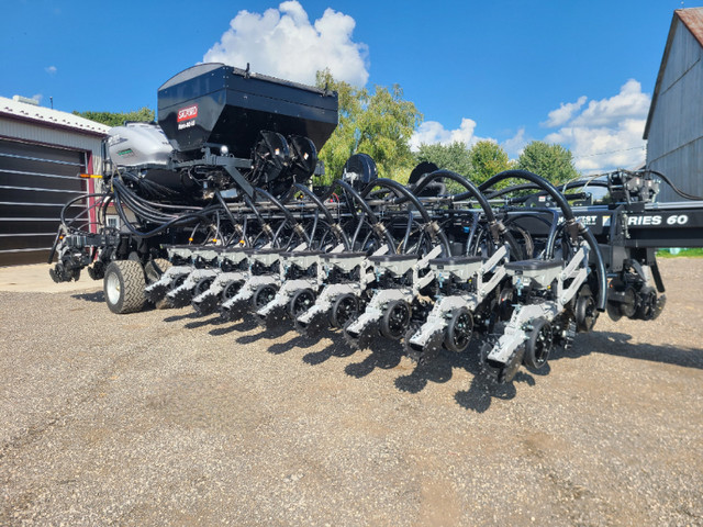 24 Row Harvest International with 6T Salford Dry Fert in Farming Equipment in Owen Sound