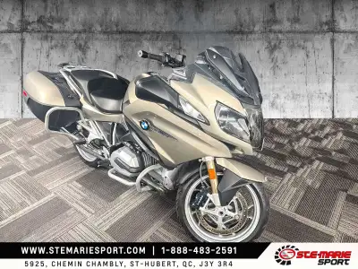 BMW R1200 RT 2017 Champagne 27 451 km  Disponible chez Ste-Marie Sport! Le BMW R1200 RT est la réfé...