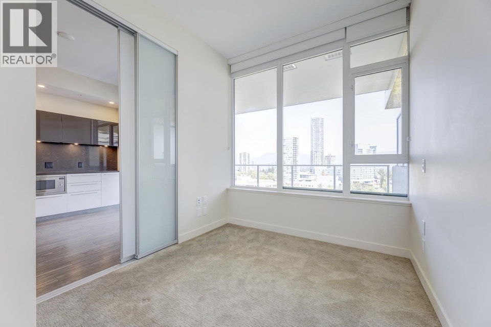 9XX 6383 MCKAY AVENUE Burnaby, British Columbia 4