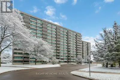 Bright and spacious 2-bedroom, 1.5-bath condo in the sought-after Manor Park community! This well-de...