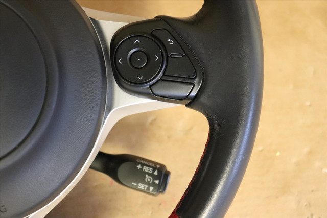 2019 Toyota GT86 TRD Edition Steering Wheel W/ SRS  Airbag dans Autres pièces et accessoires  à Ville de Montréal - Image 3