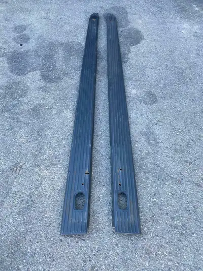 Used Ford factory box rail caps used from 2011-2016 Ford F-250 or F350 short box truck 6.5 feet in l...