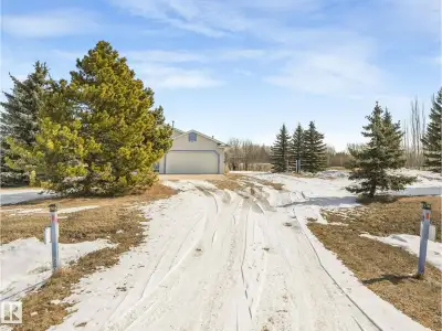Country living at it's finest! Beautiful 1114 sq ft bi-level home on 5.24 acres, partly developed ba...