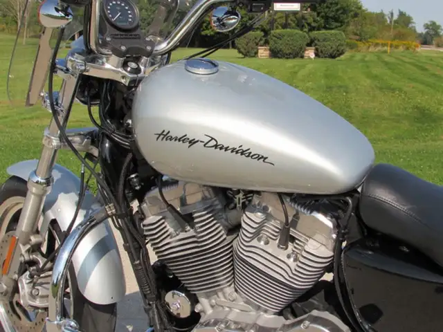 2014 Harley-Davidson XL883L Sportster SuperLow 1 Owner, ONLY 14, in Sport Touring in Leamington - Image 26
