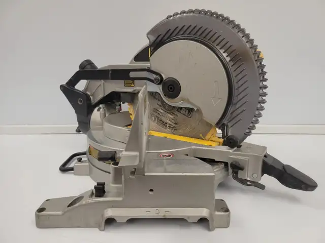 (67436-1) Dewalt DW713 Miter Saw in Power Tools in Calgary - Image 3