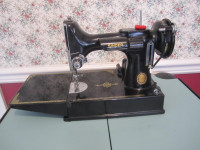 SINGER FEATHERWEIGHT SEWING MACHINE MODEL #221