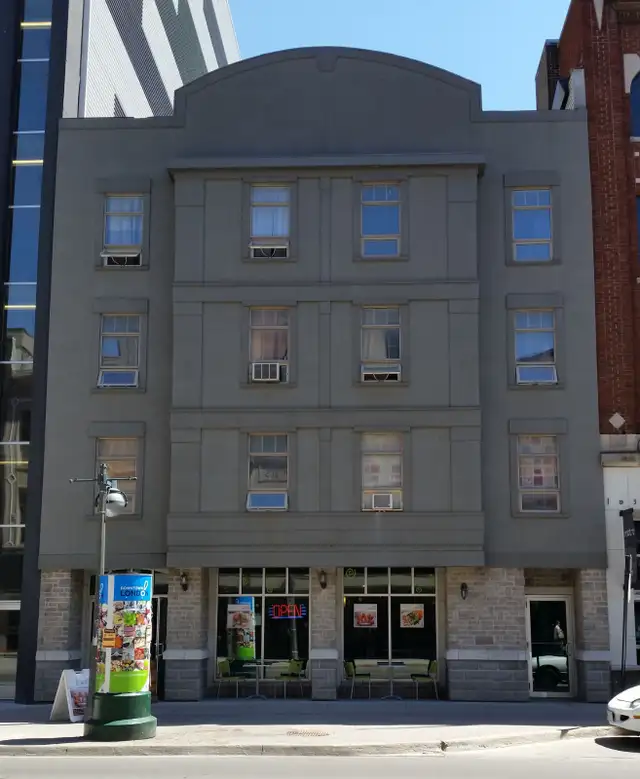 Bachelor Apartment Available March 1 - 34 Covent Market Place