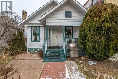 Amazing small office building for Lease, $3000.00/month + additional rent, with parking for at least...