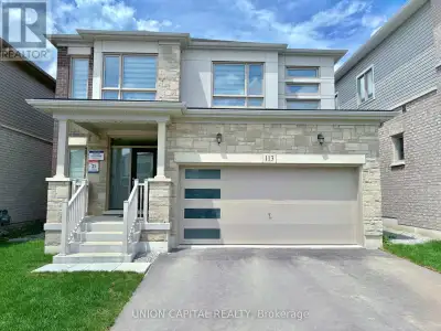 Beautiful 4 BEDROOM PLUS DEN, 4 BATHROOM, DOUBLE GARAGE, DETACHED HOME in the highly sought-after Pa...
