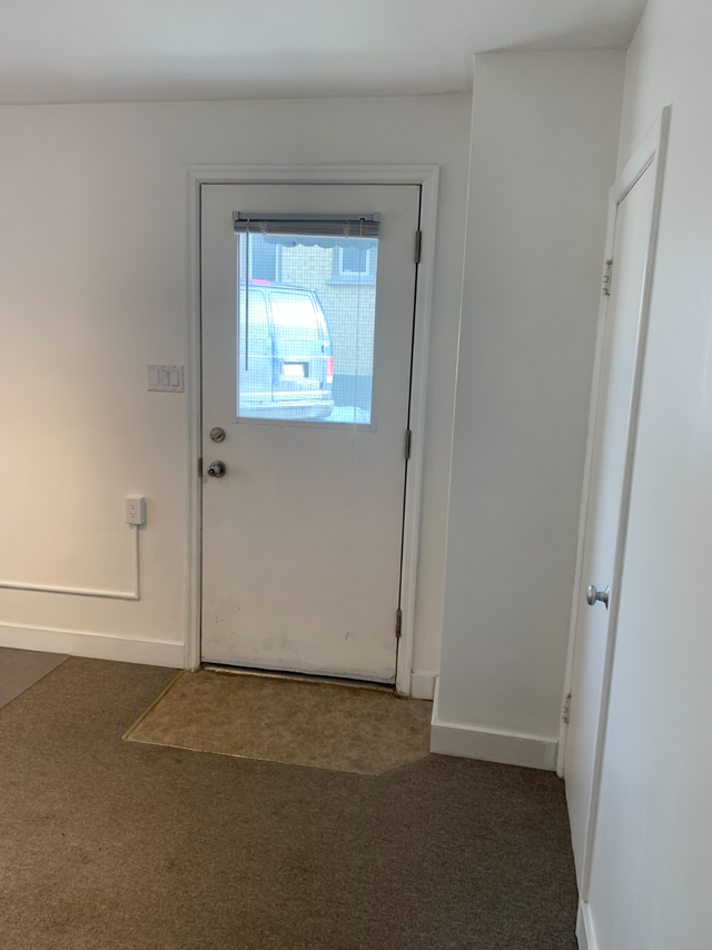 3 Room Business Office Suite DTK in Commercial & Office Space for Rent in Kitchener / Waterloo - Image 8