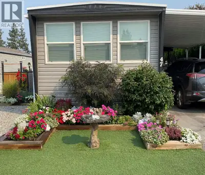 OPEN HOUSE SATURDAY JANUARY 31ST 1030 TO 12PM. Tastefully renovated 2 Bedroom + Den, 1 Bathroom home...