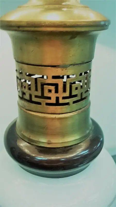 Antique Table Lamp Hand Painted Glass in Indoor Lighting & Fans in City of Montréal - Image 5