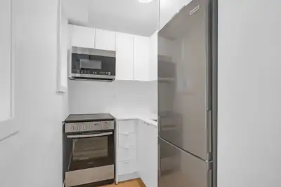 renovated studio - ID 3845, View more