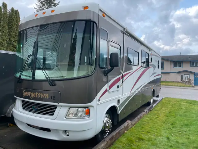 2007 (Motor Home 32’) Forest River Georgetown XL in RVs & Motorhomes in Abbotsford - Image 3