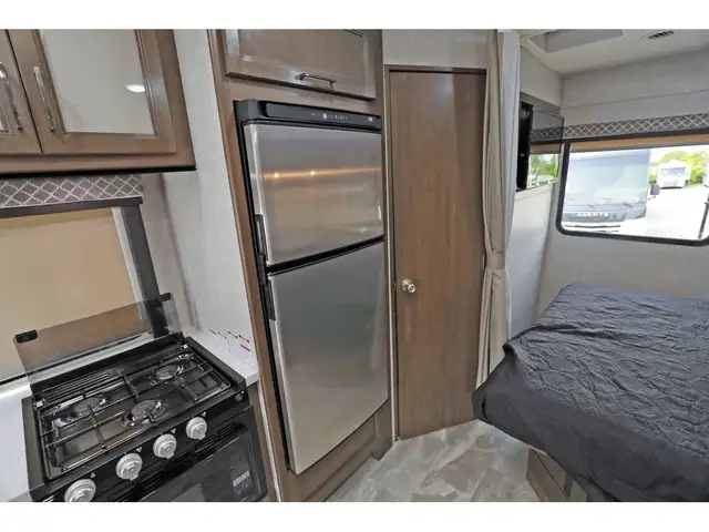 2022 Thor Motor Coach Quantum KM24 1 extension ! Sprinter Merced in RVs & Motorhomes in Laval / North Shore - Image 15
