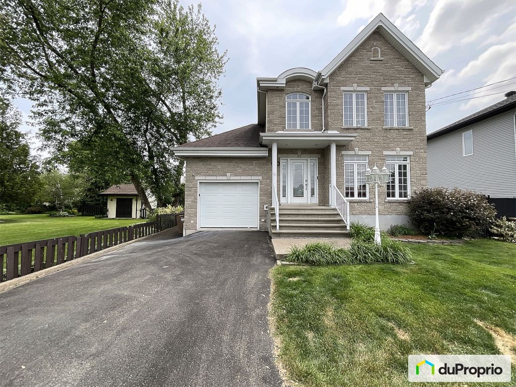 $825,000 - 2 Storey for sale in Carignan — photo 1
