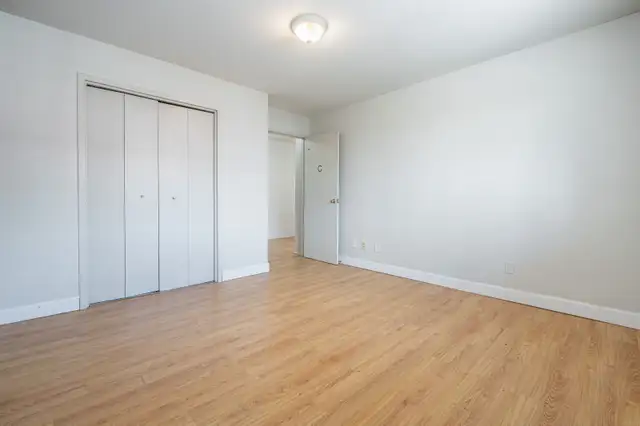 Student Rooms Available Steps From Laurier!! - Furnished Rooms!! in Room Rentals & Roommates in Kitchener / Waterloo - Image 6
