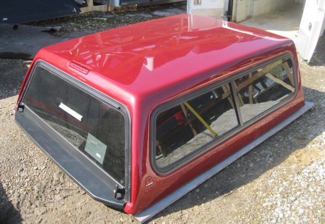 2013-2015 Nissan Titan 6.5' Red Leer 100R Truck cap in Other Parts & Accessories in Kitchener / Waterloo