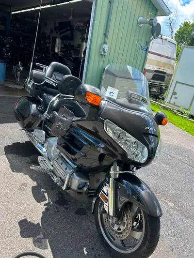 2010 Honda Goldwing great running bike lots of options selling for health reasons