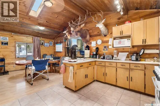 12 Lakeview DRIVE Northern Admin District, Saskatchewan in Houses for Sale in Meadow Lake - Image 4