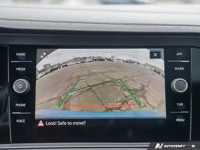 2023 Volkswagen Jetta Comfortline | LOW KMS | Moonroof in Cars & Trucks in Windsor Region - Image 28