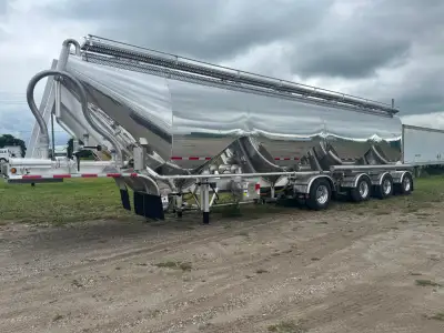 New 2026 Raglan ALL Aluminum 2,650 cu ft quad axle tanker, 4 barrel design, food grade, stainless su...