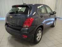 This 2018 Chevrolet Trax LS is a smart fit for daily life in Dartmouth. Its blue exterior, four-door... (image 7)